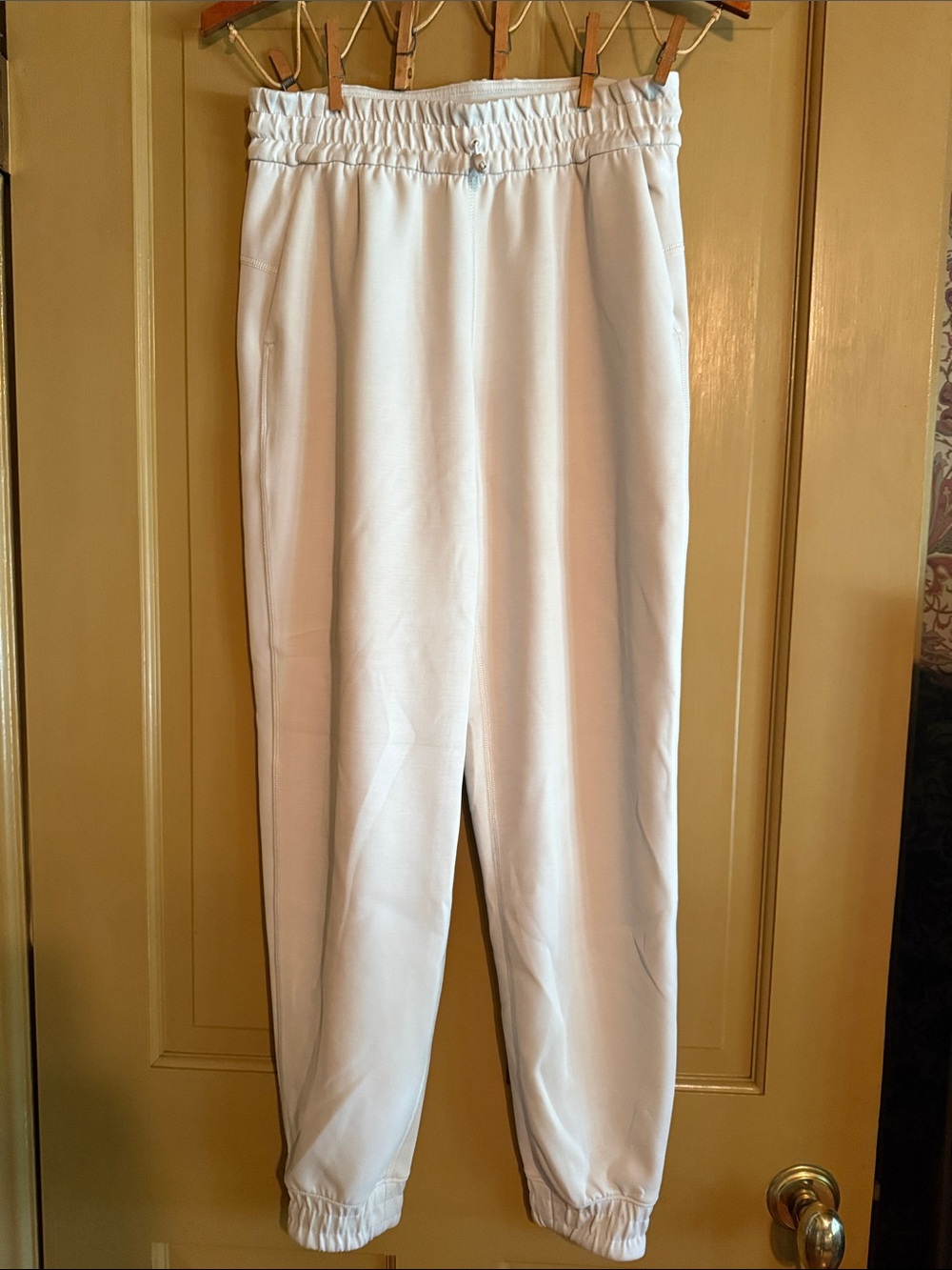 lululemon athletica Scuba Joggers in Bone Sz 4